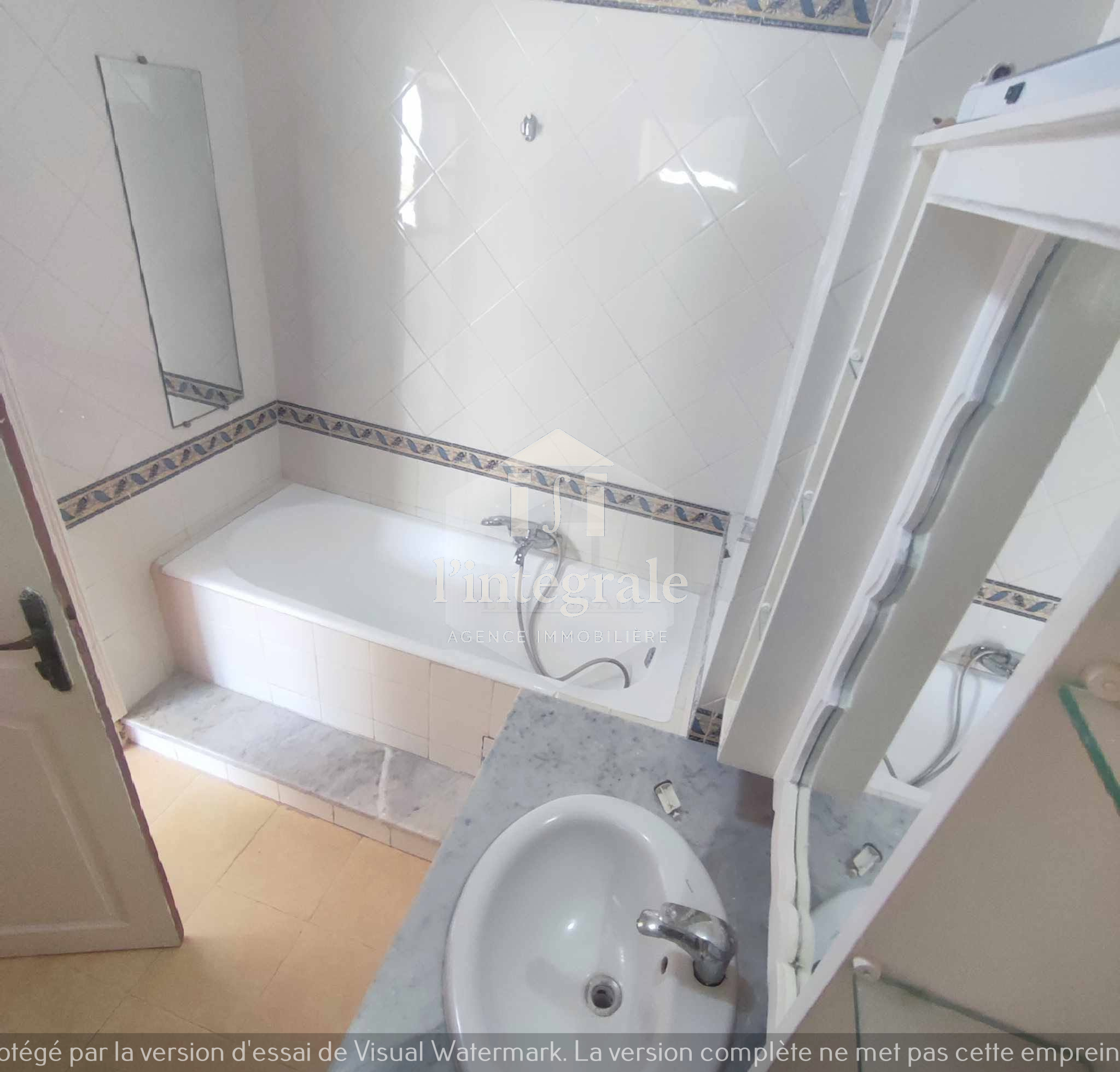 Ariana Ville&nbsp;Cite Ennasr 2&nbsp;Location&nbsp;Maisons&nbsp;�tage d'une villa s4