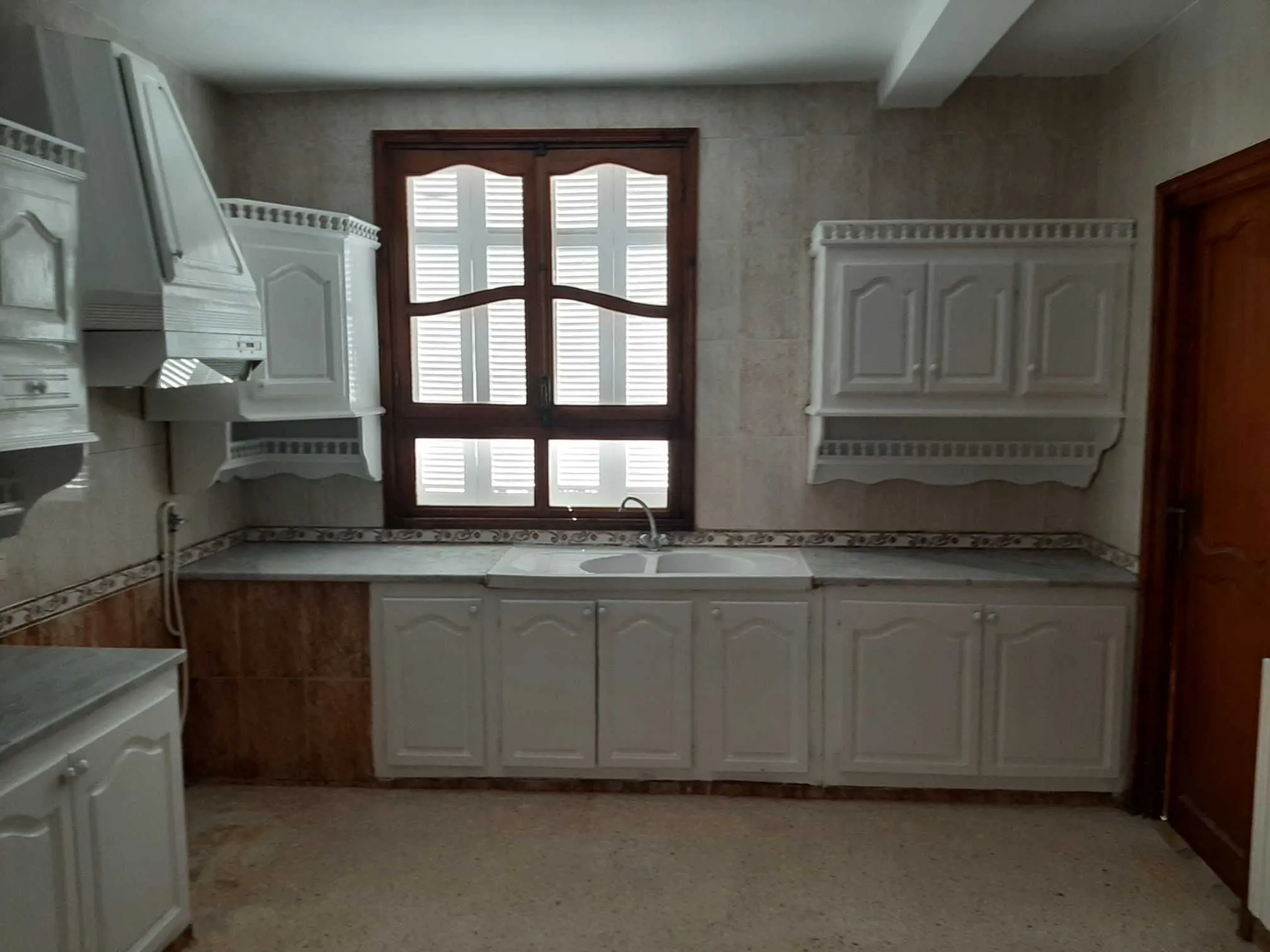 Ariana Ville&nbsp;Cite Ennasr 2&nbsp;Location&nbsp;Appart. 5 pi�ces+&nbsp;�tage de villa s 4 cit� nasr 1