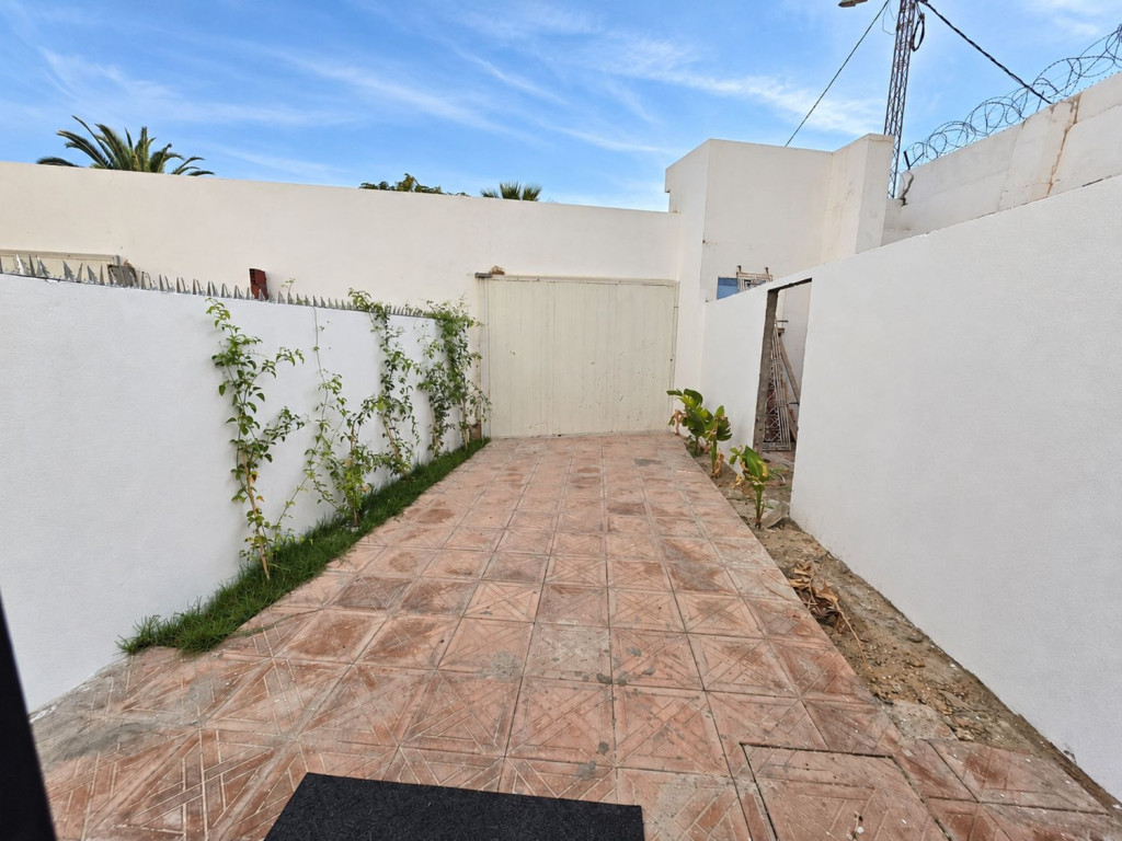 Megrine&nbsp;Megrine Coteau&nbsp;Bureaux & Commerces&nbsp;Fond de Commerce&nbsp;Local 52 m terrasse � m�grine coteaux