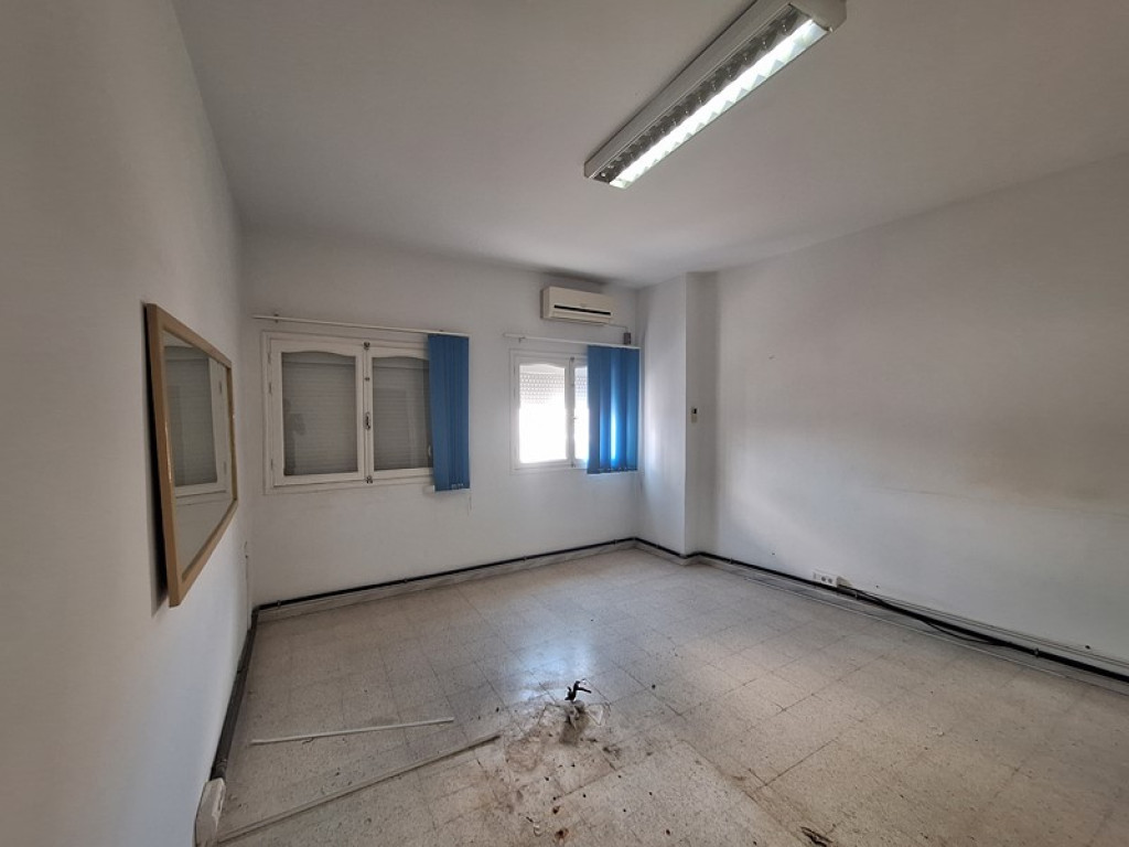 Ben Arous&nbsp;Ben Arous&nbsp;Bureaux & Commerces&nbsp;Bureau&nbsp;Bureau 4 pi�ces de 100 m � � ben arous