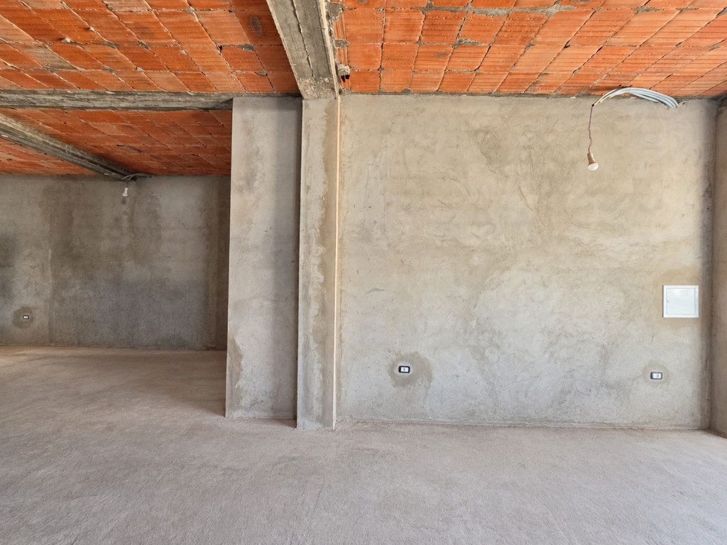 El Mourouj&nbsp;Bir El Kassaa&nbsp;Bureaux & Commerces&nbsp;Fond de Commerce&nbsp;Local commercial � 100 m
