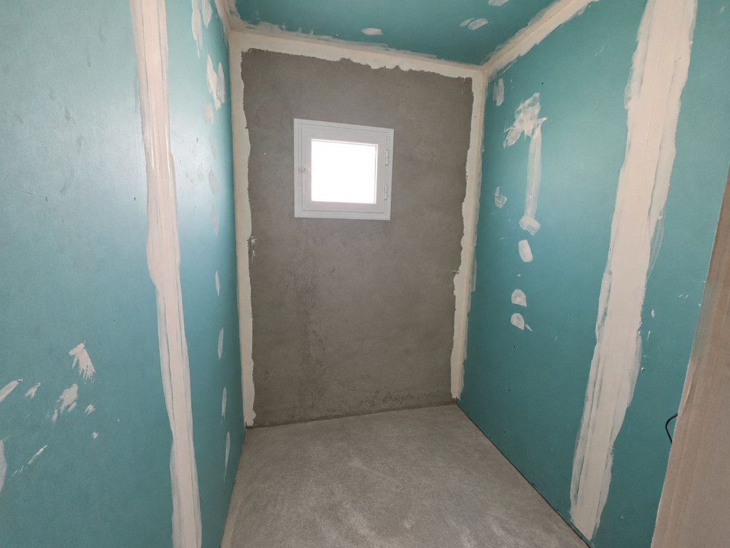 El Mourouj&nbsp;Bir El Kassaa&nbsp;Bureaux & Commerces&nbsp;Bureau&nbsp;Bureau commercial � 80 m avec balcon
