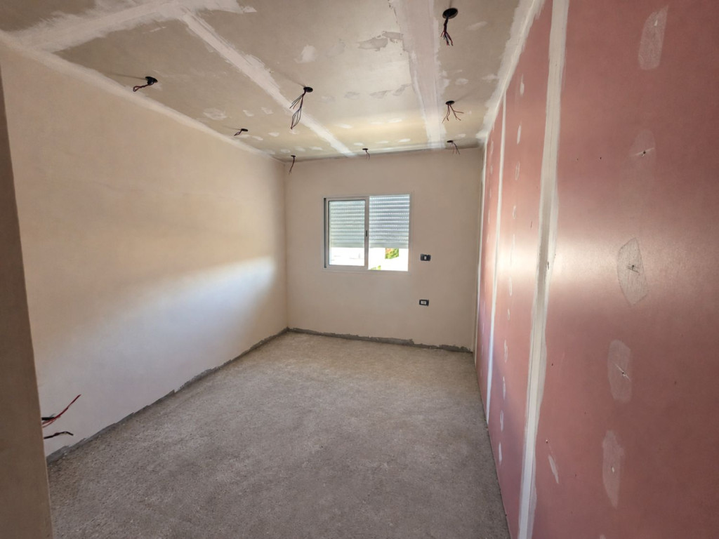El Mourouj&nbsp;Bir El Kassaa&nbsp;Bureaux & Commerces&nbsp;Bureau&nbsp;Bureau commercial � 80 m avec balcon
