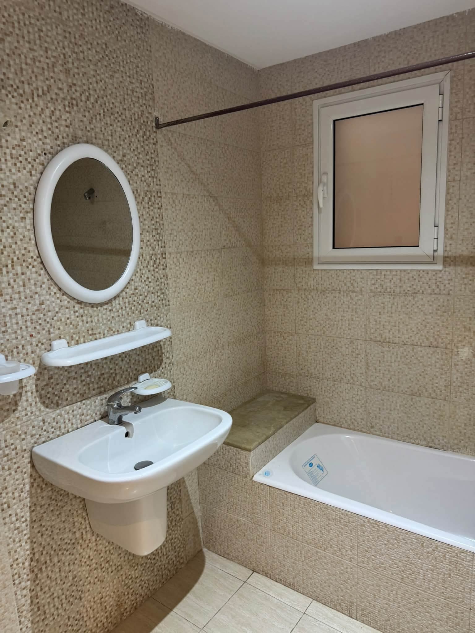 El Mourouj&nbsp;El Mourouj&nbsp;Location&nbsp;Appart. 3 pi�ces&nbsp;Appartement m 4 en face metro