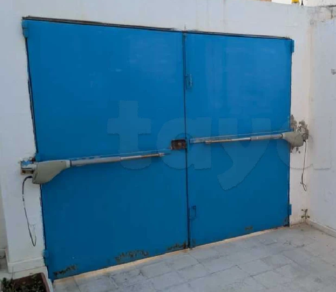 Ariana Ville&nbsp;Riadh Landlous&nbsp;Autre&nbsp;Autre&nbsp;Porte de garage avec moteur
