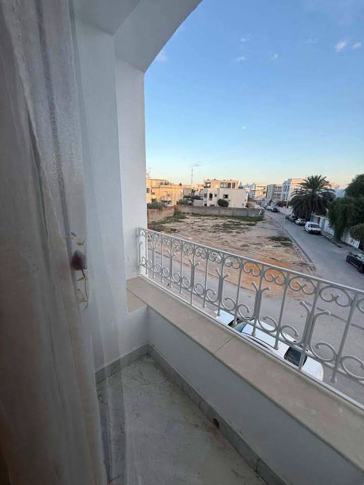 Raoued&nbsp;Ariana Essoughra&nbsp;Location&nbsp;Appart. 5 pi�ces+&nbsp;Etage s4 2000 d ariana essoughra