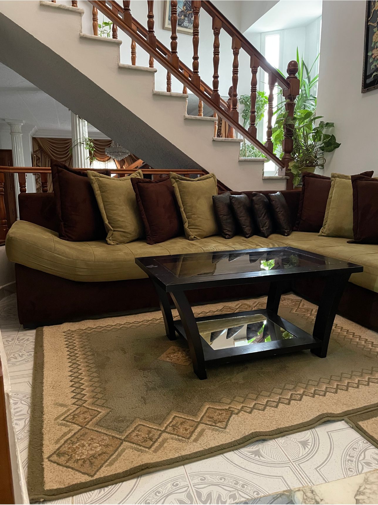 Ariana Ville&nbsp;Ariana&nbsp;Salon - Salle � manger &nbsp;Salons&nbsp;Salon coin en l et table basse tres bon etat