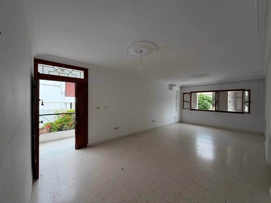 Ariana Ville&nbsp;Cite Ennasr 1&nbsp;Location&nbsp;Appart. 5 pi�ces+&nbsp;S4 1600d ennasr 1