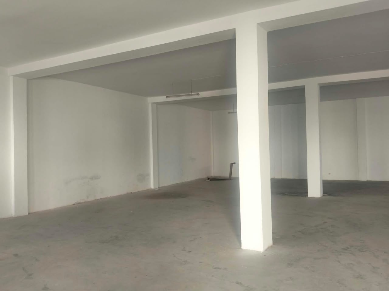 La Soukra&nbsp;Chotrana 1&nbsp;Location&nbsp;Surfaces&nbsp;D�p�t de stockage  � choutrana 01