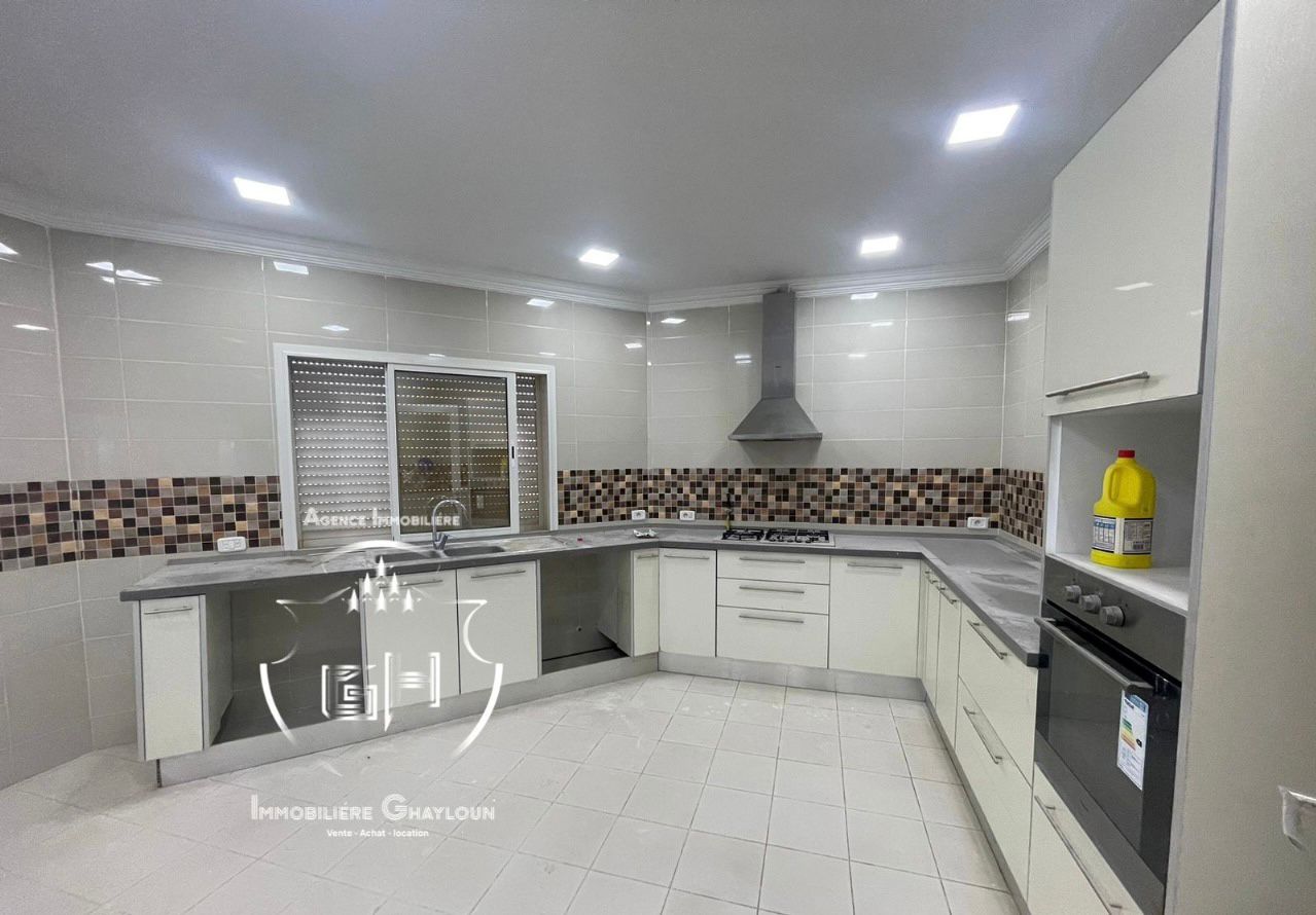 Ariana Ville&nbsp;Cite Ennasr 2&nbsp;Location&nbsp;Maisons&nbsp;Villa 7 piece a ennaser 2