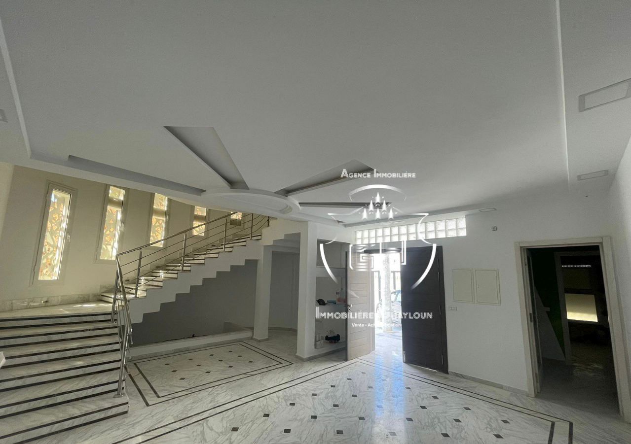 Ariana Ville&nbsp;Cite Ennasr 2&nbsp;Location&nbsp;Maisons&nbsp;Villa 7 piece a ennaser 2