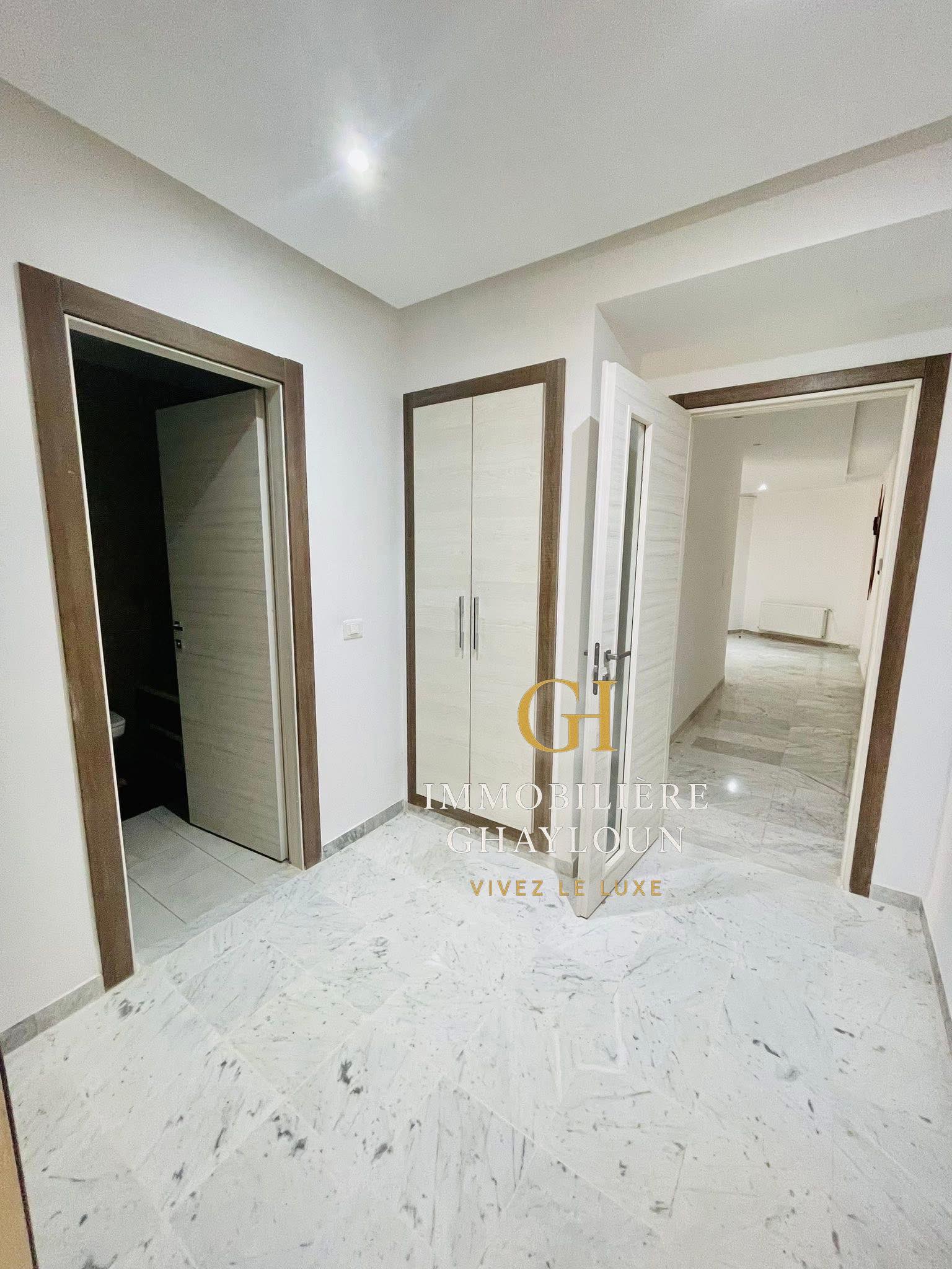El Menzah&nbsp;El Menzah 9&nbsp;Vente&nbsp;Appart. 4 pi�ces&nbsp;S3 r�sidence avec piscine et salle de sport