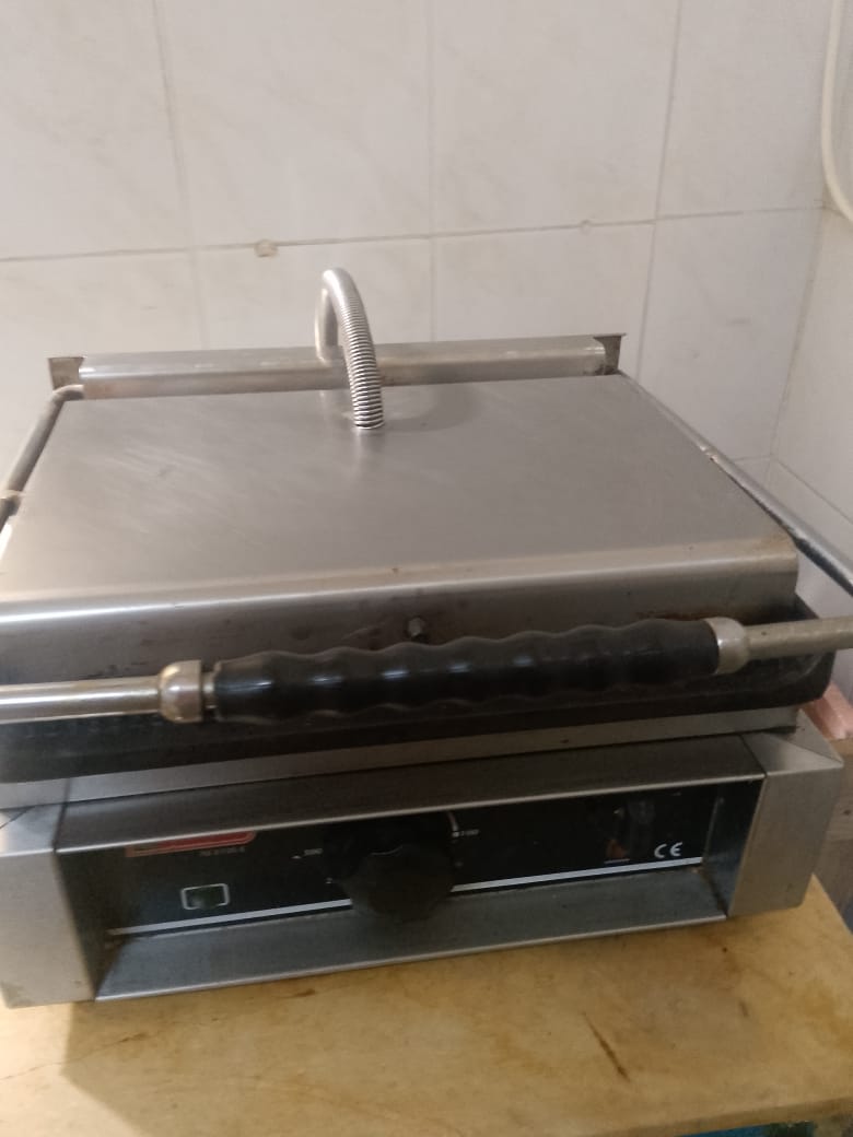 Hammam Lif&nbsp;Cite Boussouffara&nbsp;Autre&nbsp;Autre&nbsp;Mt�riels mlaoui et fastfood