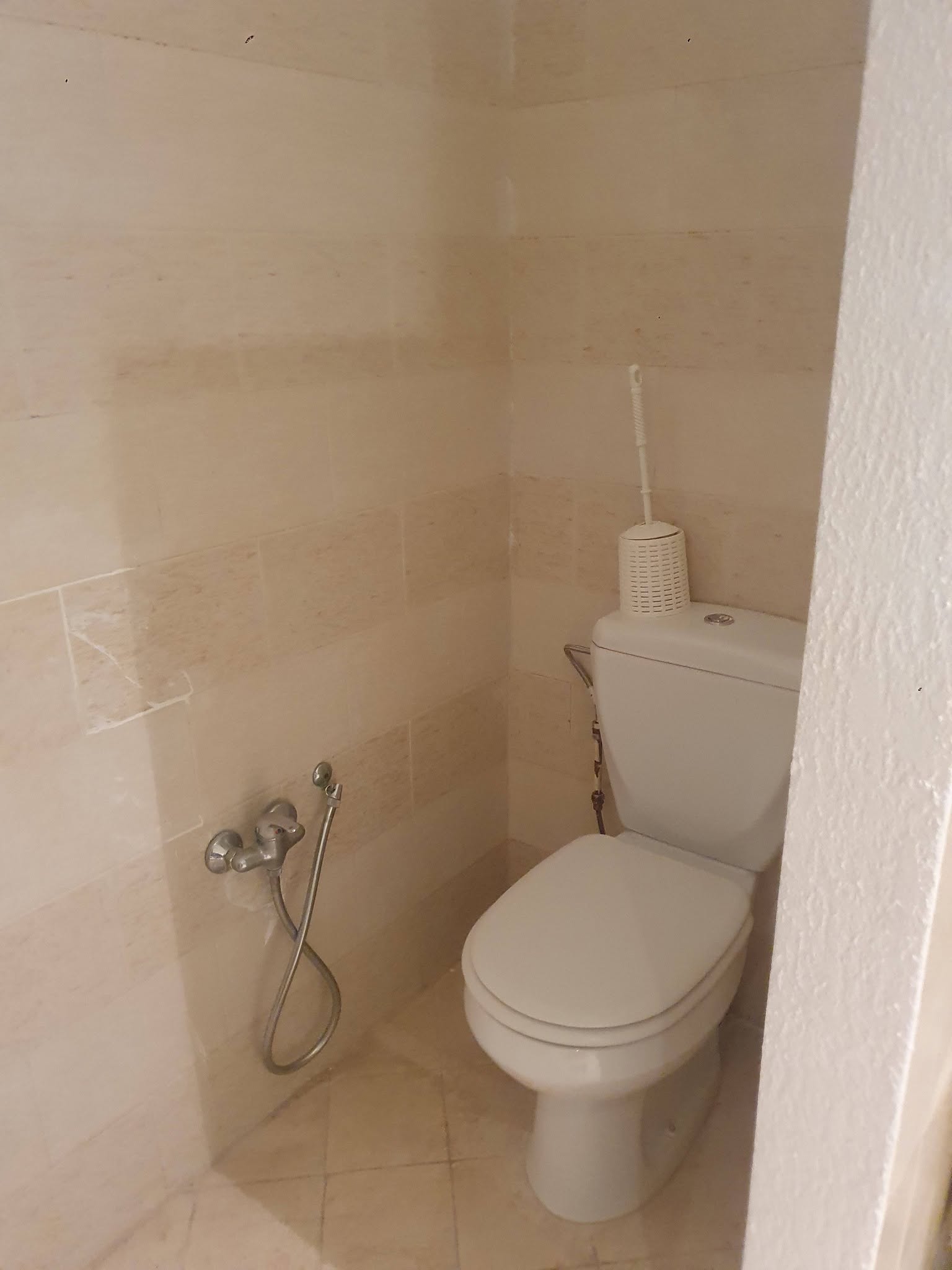 El Menzah&nbsp;El Manar 1&nbsp;Location&nbsp;Appart. 1 pi�ce&nbsp;Super rdc de villa avec entr�e ind�pendant
