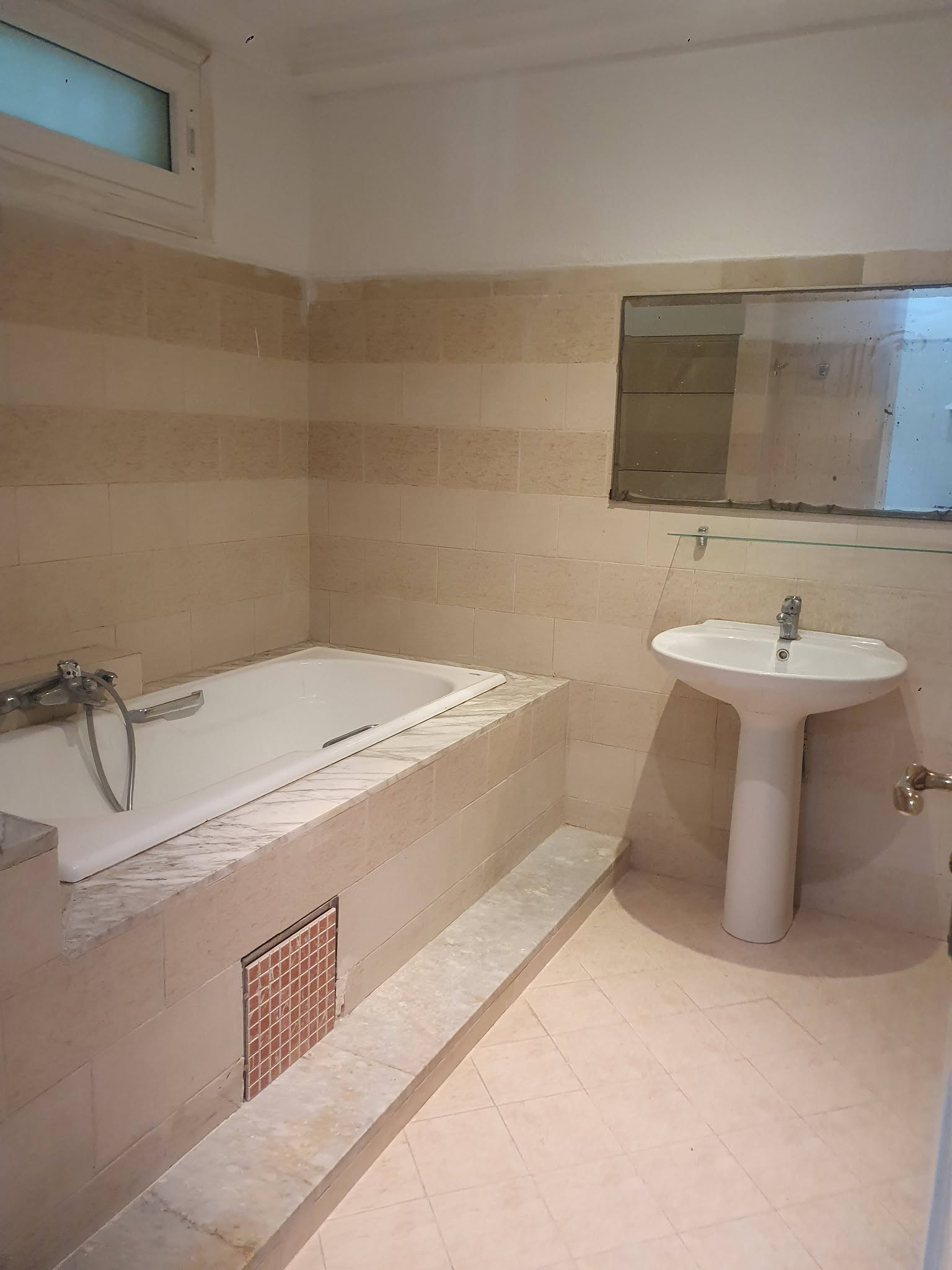 El Menzah&nbsp;El Manar 1&nbsp;Location&nbsp;Appart. 1 pi�ce&nbsp;Beaux rdc de villa avec un entr�e ind�pendant