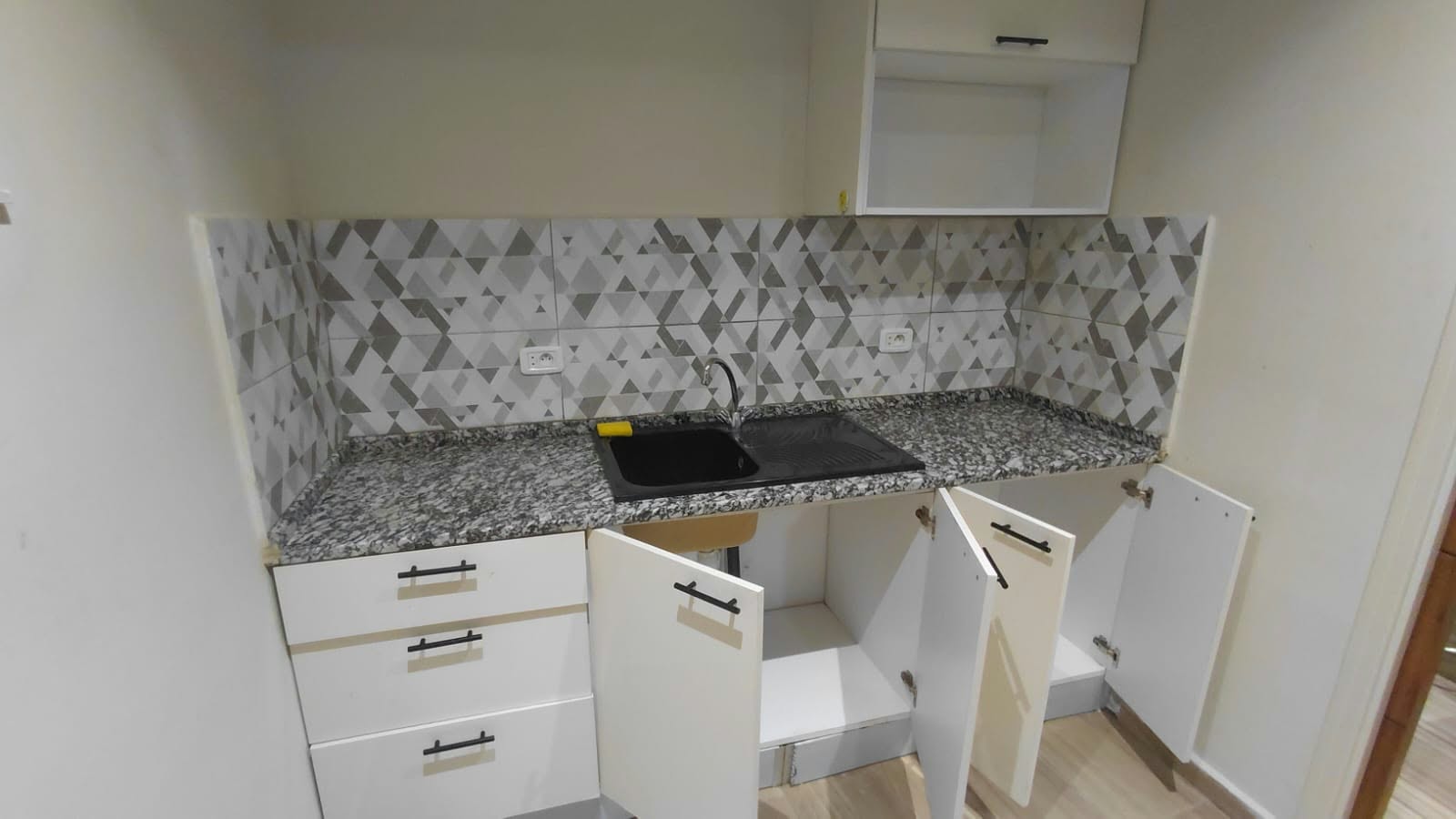 Cite El Khadra&nbsp;Cite El Khadra&nbsp;Location&nbsp;Appart. 1 pi�ce&nbsp;Studio pour fille