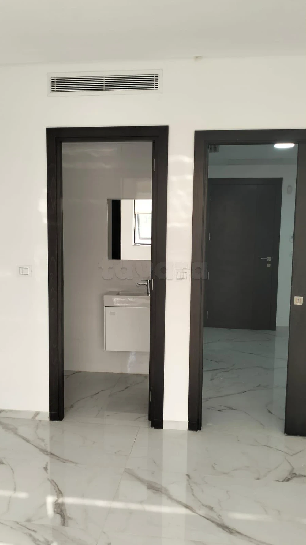 Ariana Ville&nbsp;Cite Ennasr 2&nbsp;Location&nbsp;Appart. 2 pi�ces&nbsp;Beau bureau ennasr 2