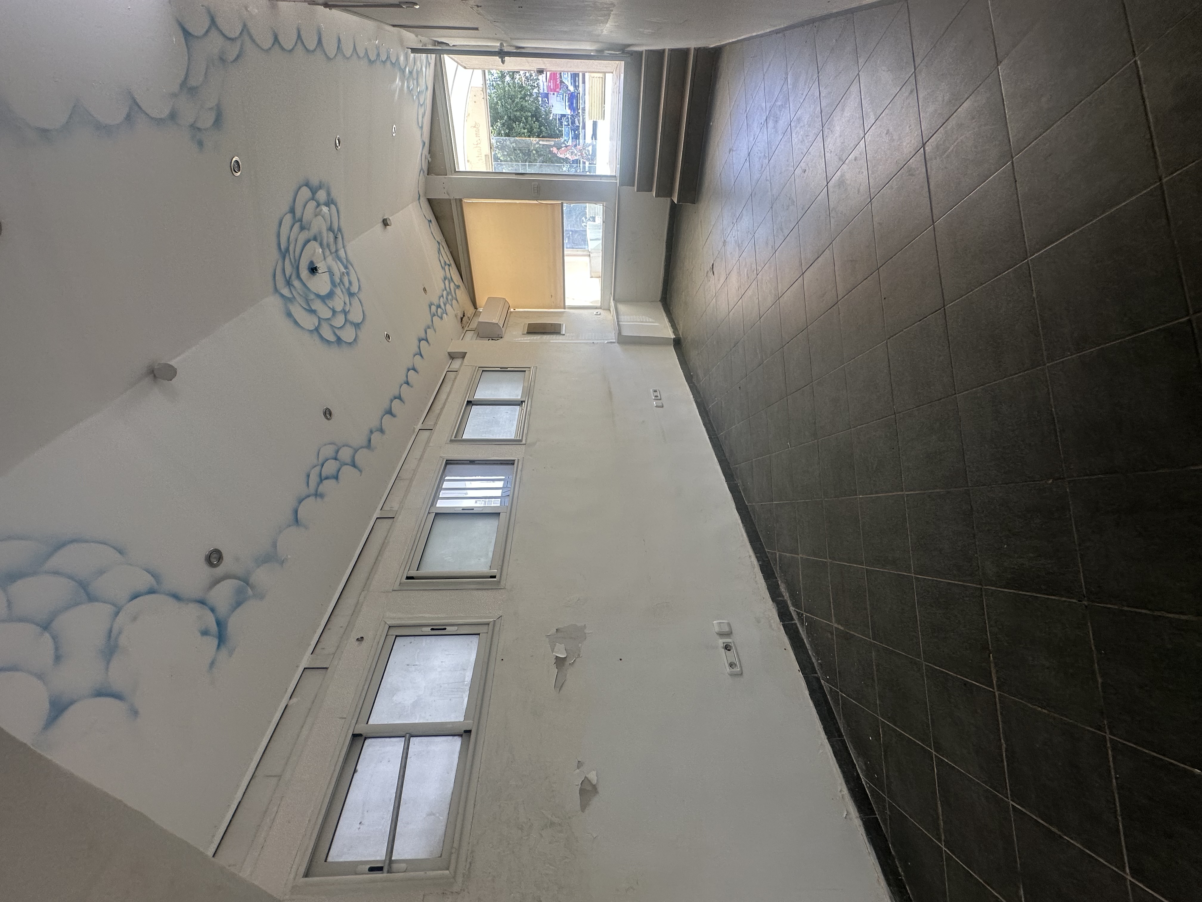 Ariana Ville&nbsp;El Menzah 6&nbsp;Bureaux & Commerces&nbsp;G�rance libre&nbsp;Un local commercial � menzah 6 route x2