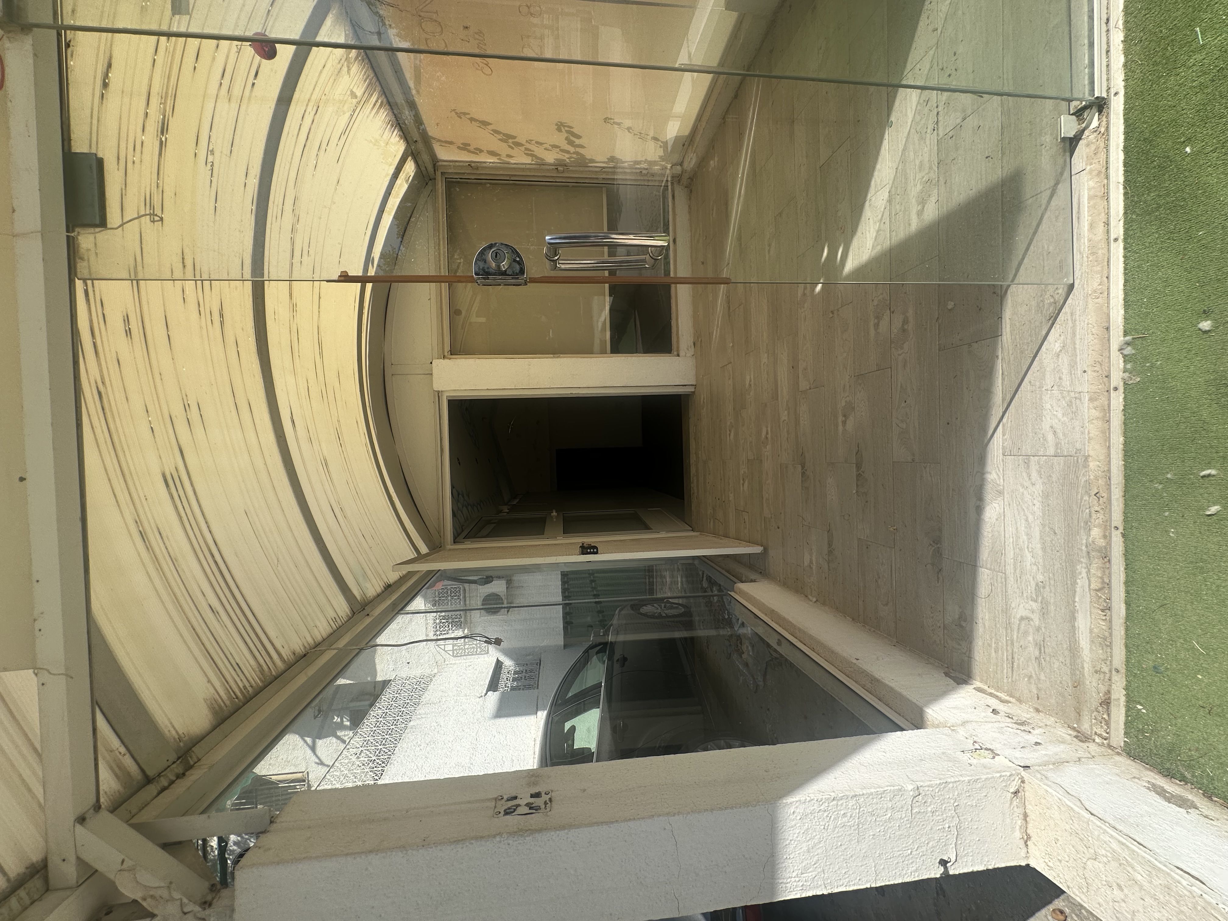 Ariana Ville&nbsp;El Menzah 6&nbsp;Bureaux & Commerces&nbsp;G�rance libre&nbsp;Un local commercial � menzah 6 route x2
