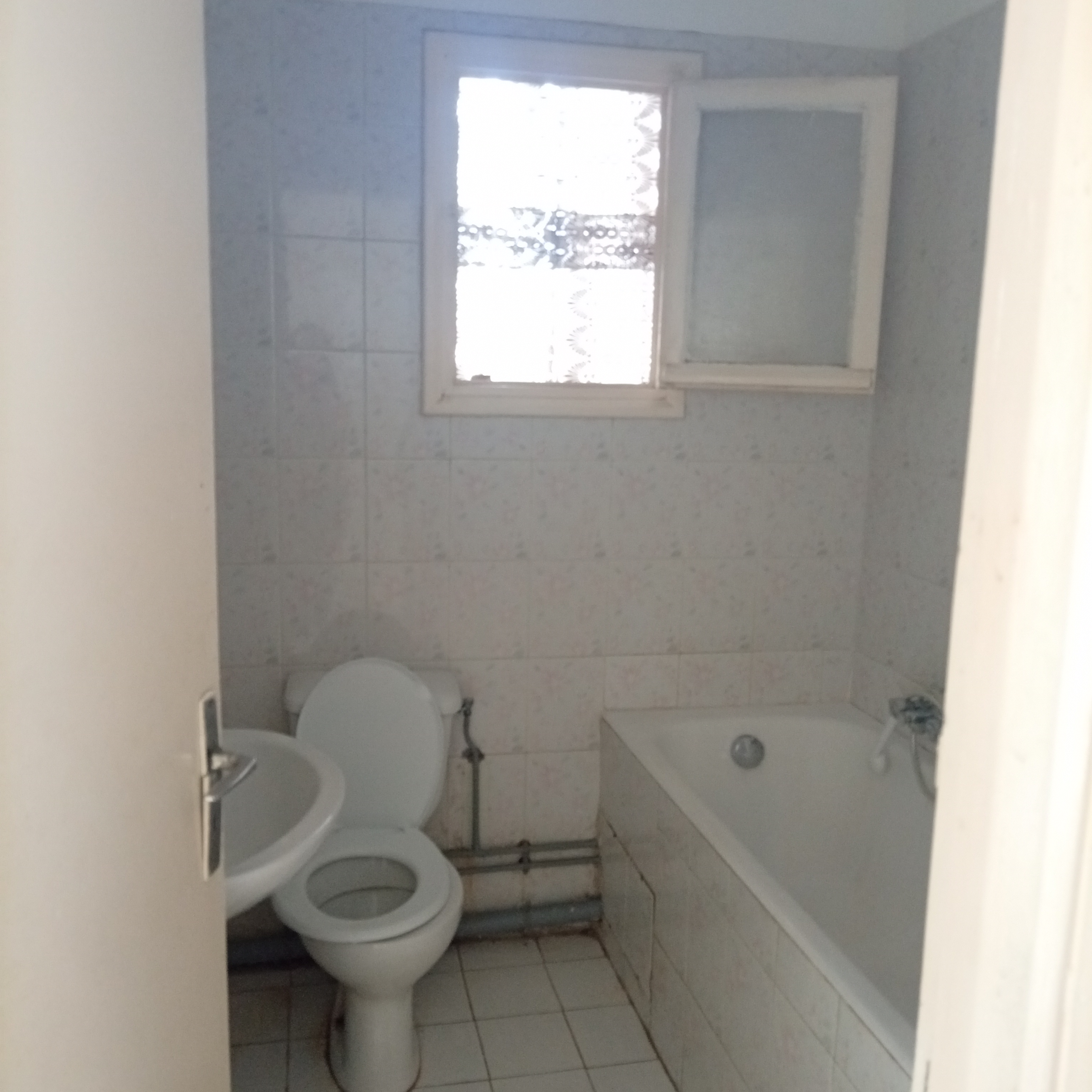 El Mourouj&nbsp;El Mourouj&nbsp;Location&nbsp;Appart. 2 pi�ces&nbsp;Appartement au mourouj 1 pr�s tout commaudit�
