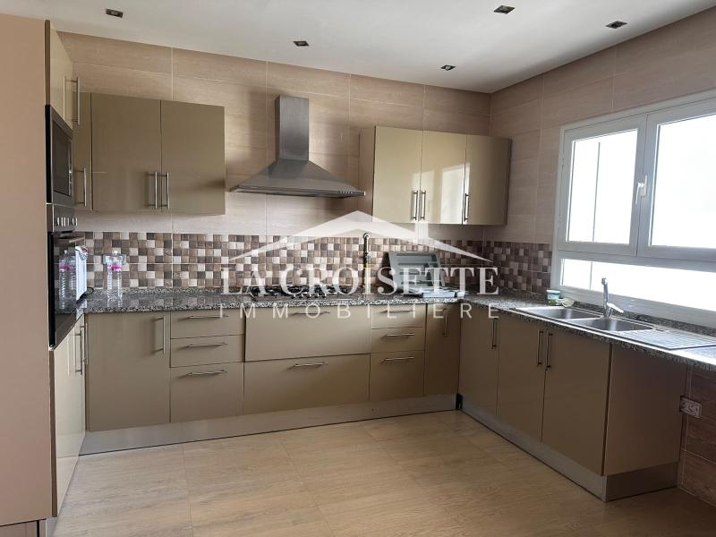 La Marsa&nbsp;Cite Du Stade&nbsp;Location&nbsp;Appart. 4 pi�ces&nbsp;Etage de villa s3 � la marsa mel0611
