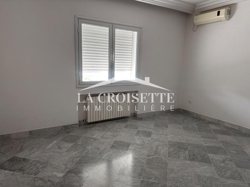 La Marsa&nbsp;Cite Du Stade&nbsp;Location&nbsp;Appart. 4 pi�ces&nbsp;Etage de villa s3 � la marsa mel0611