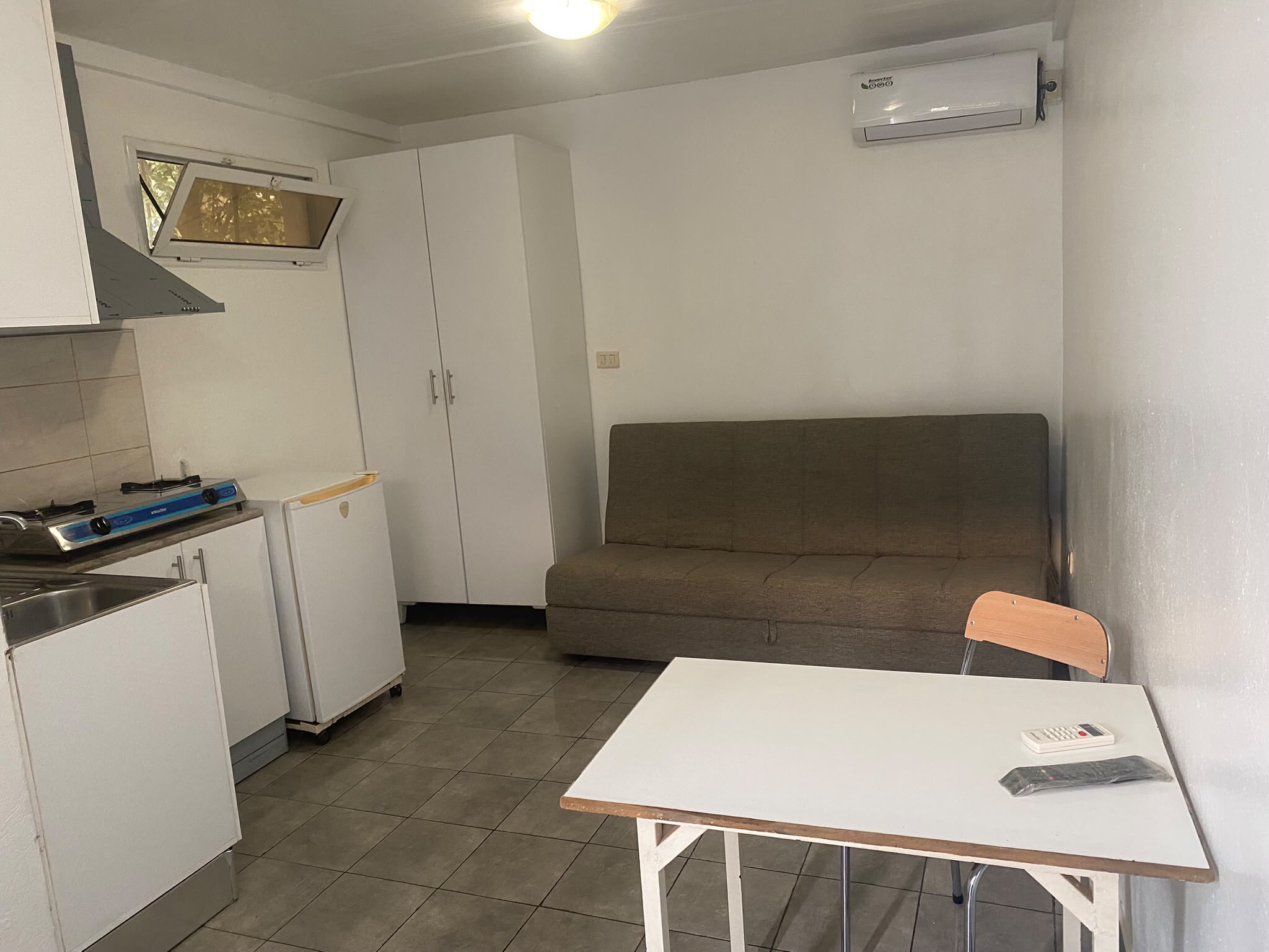 La Marsa&nbsp;Berge Du Lac&nbsp;Location&nbsp;Appart. 1 pi�ce&nbsp;Studio meuble berges du lac  1
