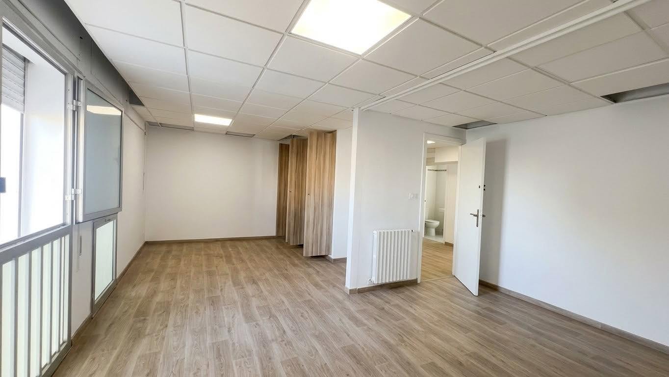 Ariana Ville&nbsp;El Menzah 6&nbsp;Location&nbsp;Appart. 4 pi�ces&nbsp;Bureau 140 m h4 el menzah 6