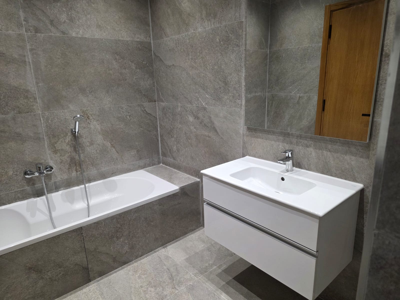La Soukra&nbsp;Chotrana 1&nbsp;Vente&nbsp;Appart. 2 pi�ces&nbsp;Disponible salon plus 2 a chotrana 1 la soukra
