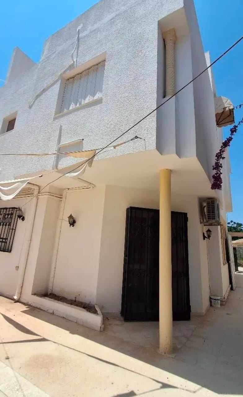 Akouda&nbsp;Chatt Meriem&nbsp;Vente&nbsp;Appart. 2 pi�ces&nbsp;Une superbe villa moderne de standing s4