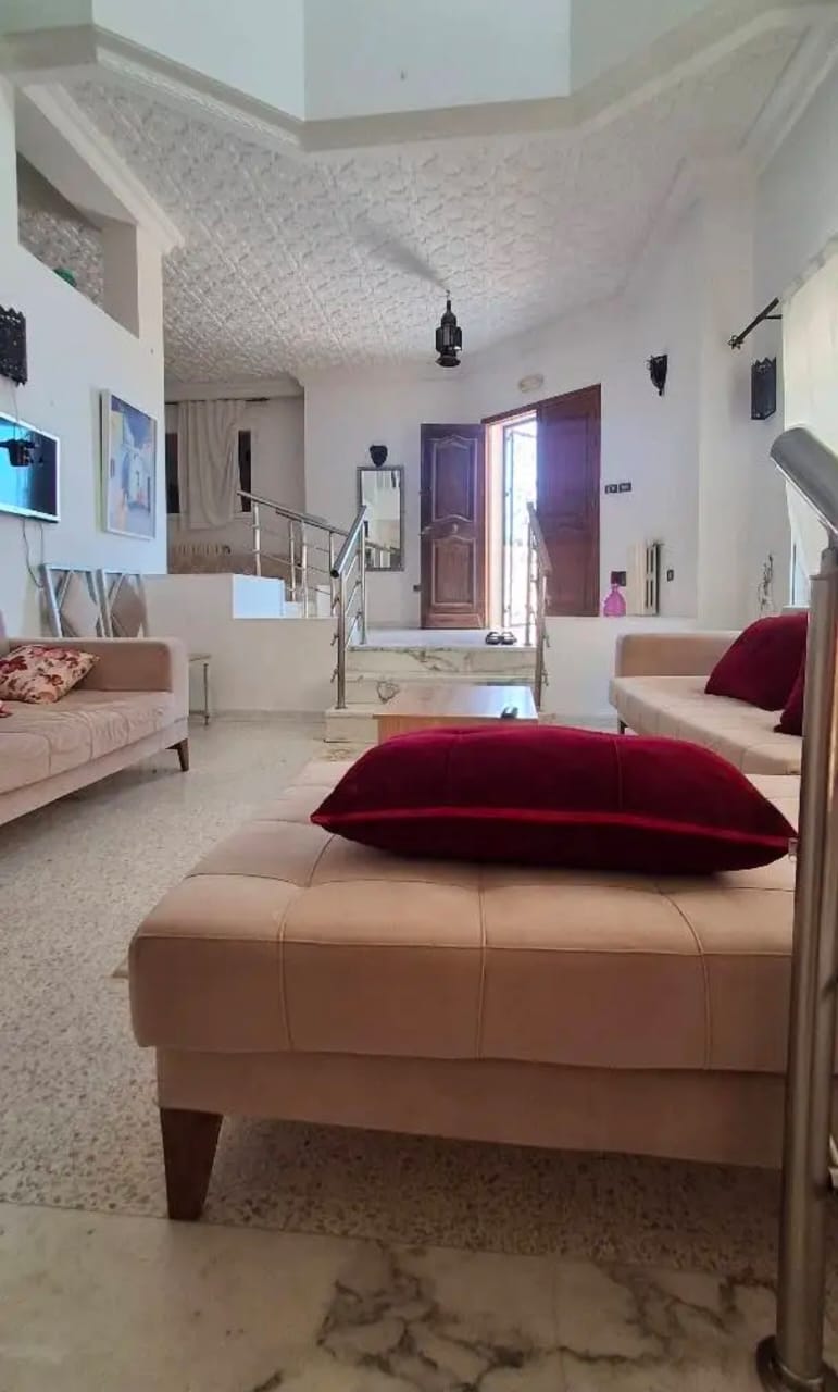 Akouda&nbsp;Chatt Meriem&nbsp;Vente&nbsp;Appart. 2 pi�ces&nbsp;Une superbe villa moderne de standing s4