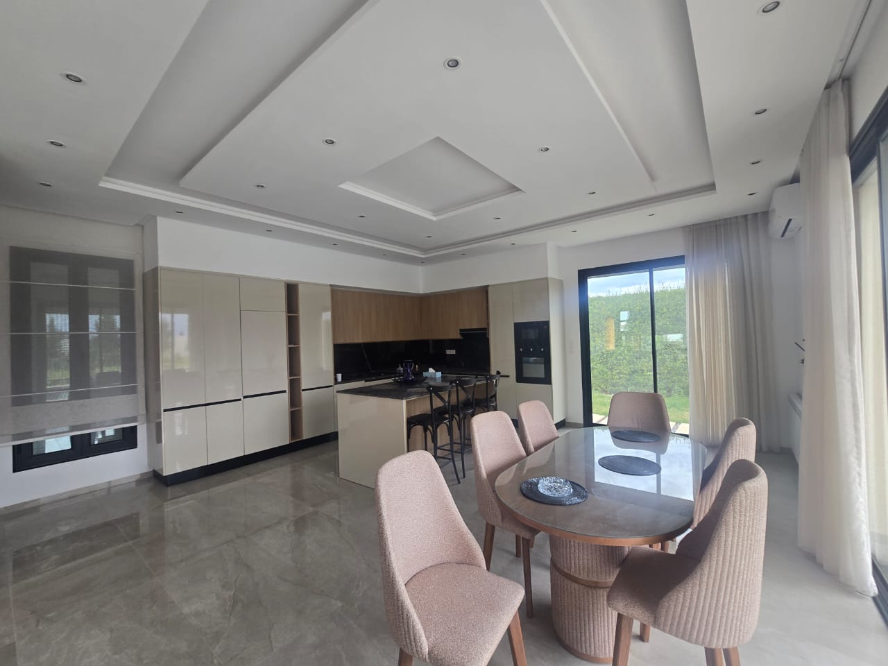 Akouda&nbsp;Chatt Meriem&nbsp;Vente&nbsp;Appart. 2 pi�ces&nbsp;Magnifique villa avec piscine � rmila
