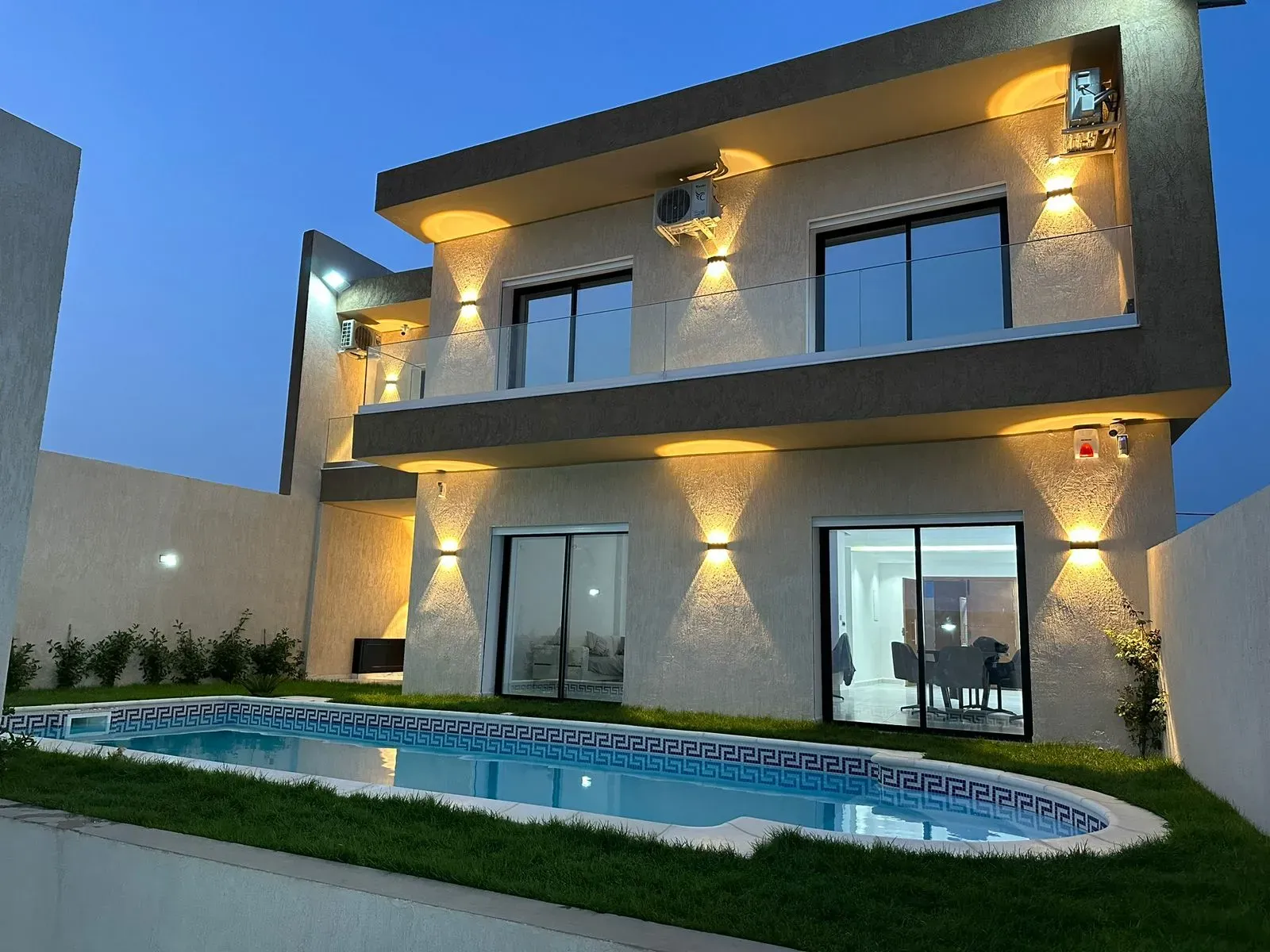 Akouda&nbsp;Chatt Meriem&nbsp;Vente&nbsp;Appart. 2 pi�ces&nbsp;Magnifique villa haut standing