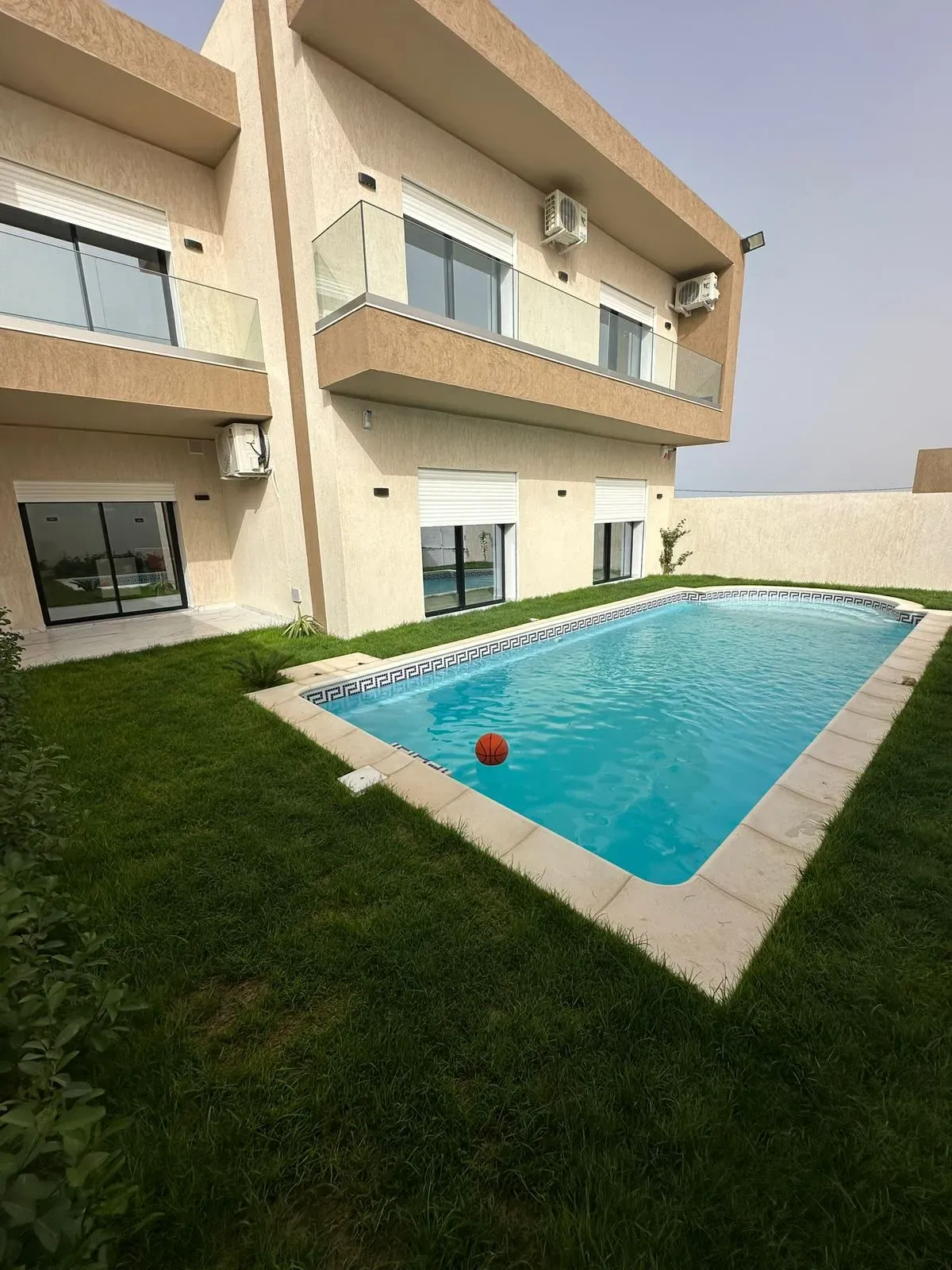 Akouda&nbsp;Chatt Meriem&nbsp;Vente&nbsp;Appart. 2 pi�ces&nbsp;Magnifique villa haut standing