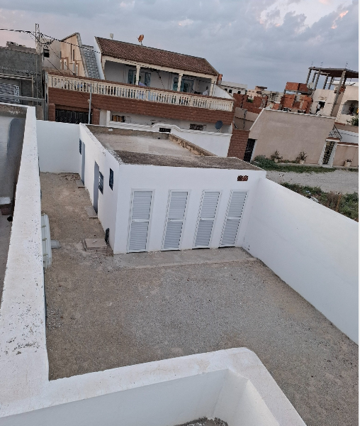 La Soukra&nbsp;Mosque Erraoudha&nbsp;Vente&nbsp;Autre&nbsp;D�p�t 930m2 sidi sofiene