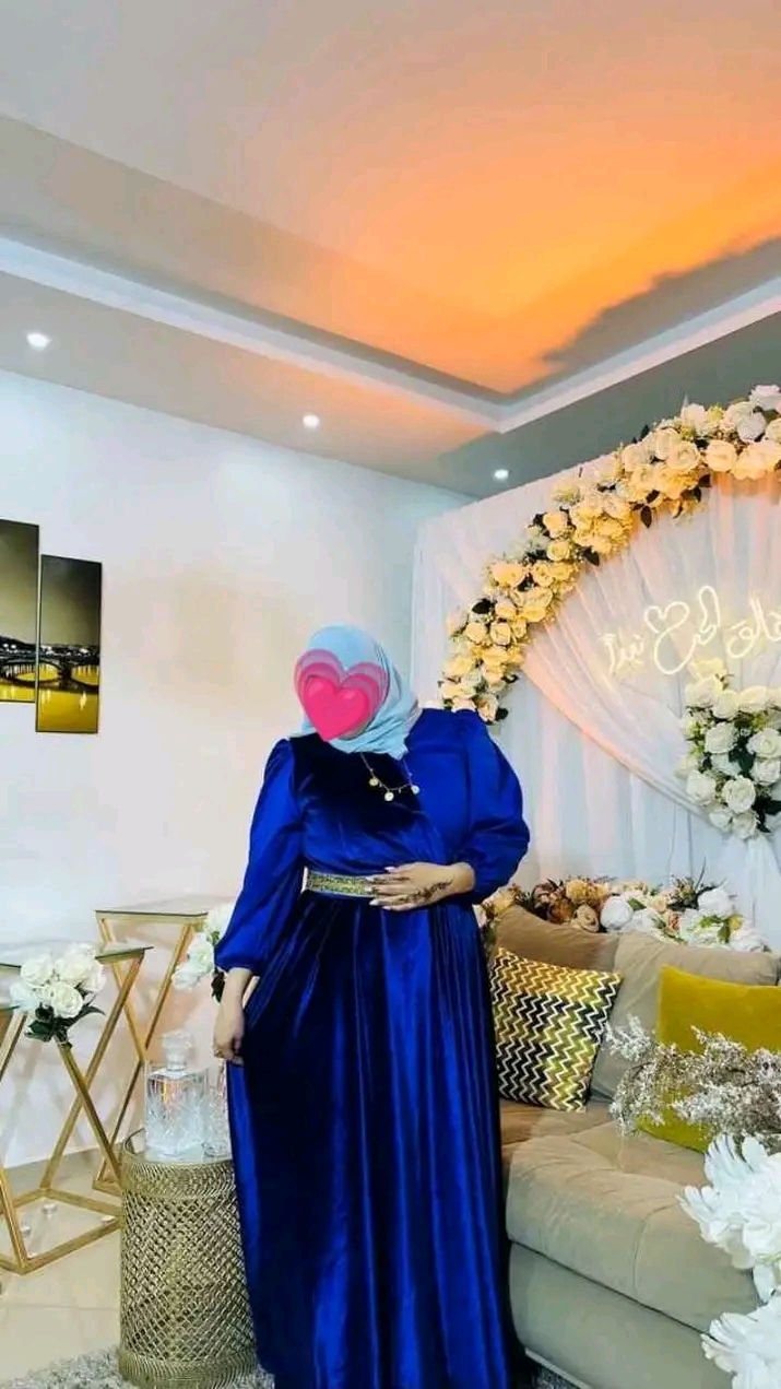 Menzel Temime&nbsp;Menzel Temime&nbsp;Femmes&nbsp;Autre&nbsp;Robe  de soir�e en velours a vendra