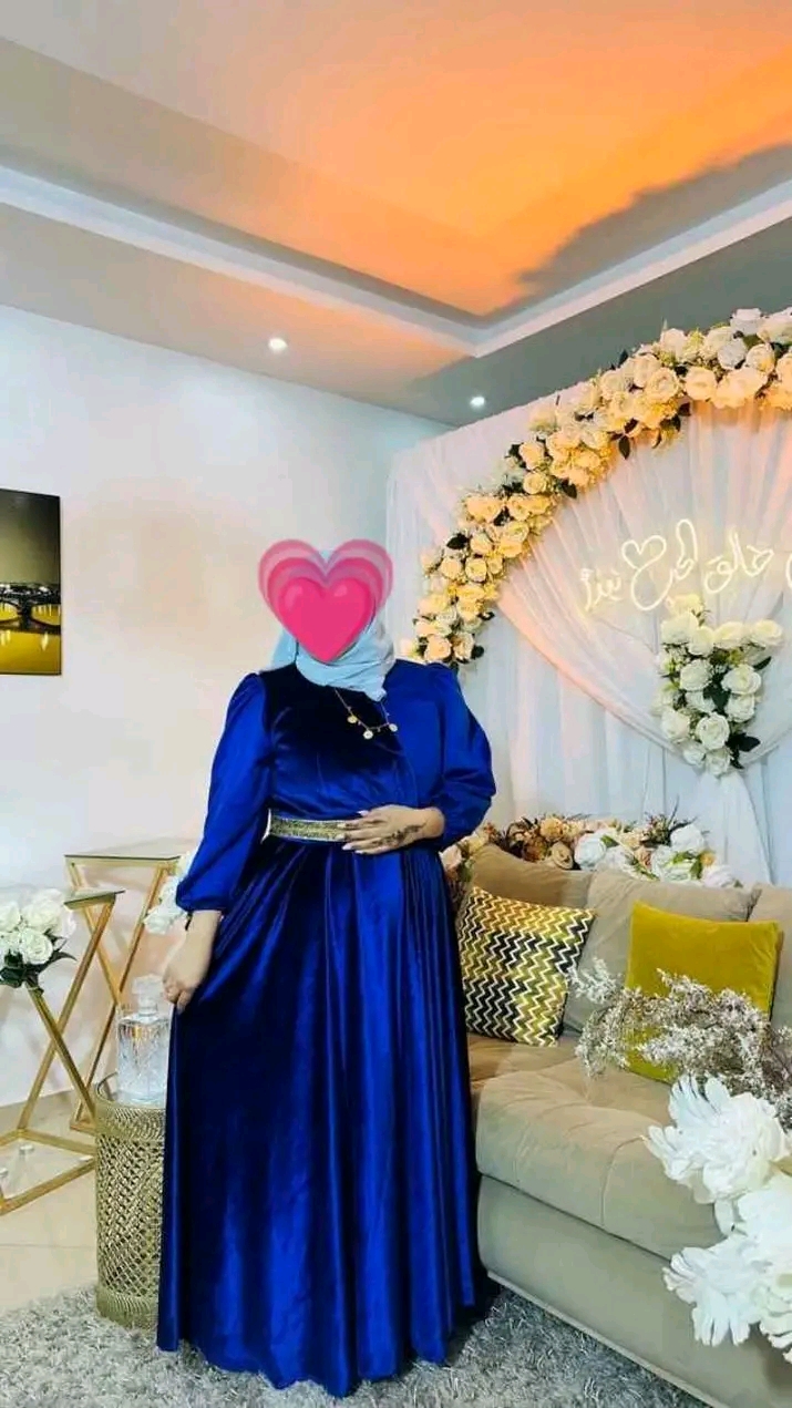 Menzel Temime&nbsp;Menzel Temime&nbsp;Femmes&nbsp;Autre&nbsp;Robe  de soir�e en velours a vendra