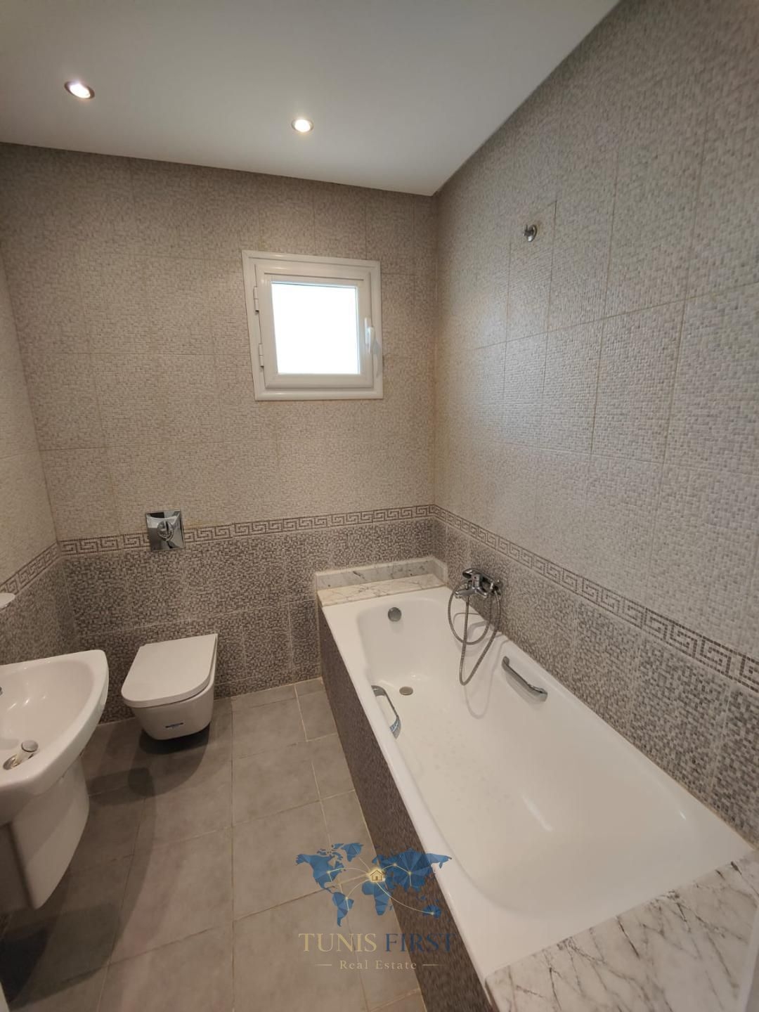 Ain Zaghouan&nbsp;Jardins de Carthage&nbsp;Location&nbsp;Appart. 3 pi�ces&nbsp;Appartement s2 vide aux  jardins de carthage