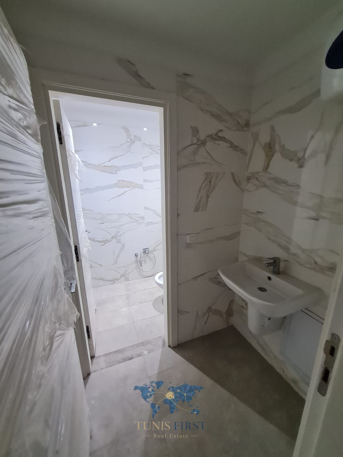 La Marsa&nbsp;Marsa Safsaf&nbsp;Bureaux & Commerces&nbsp;Atelier,Garage&nbsp;Local � la marsa sidi abd laziz