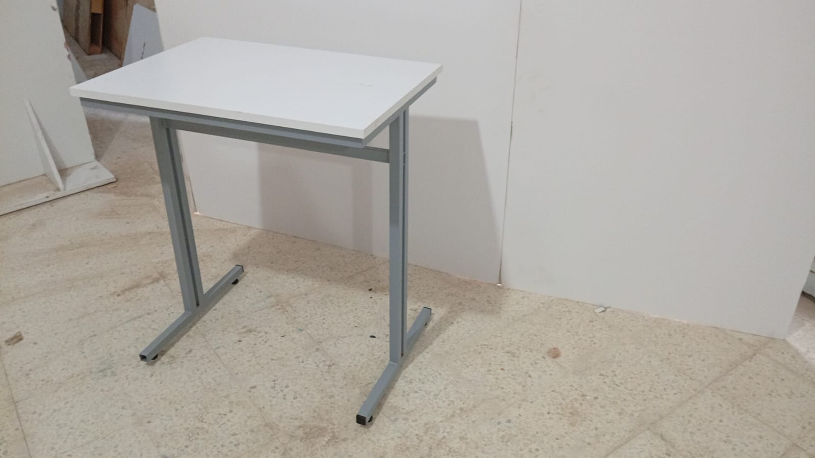 Carthage&nbsp;Cartage Byrsa&nbsp;Meubles de bureau&nbsp;Bureaux - Tables&nbsp;Bureaux et chaises en bon �tat