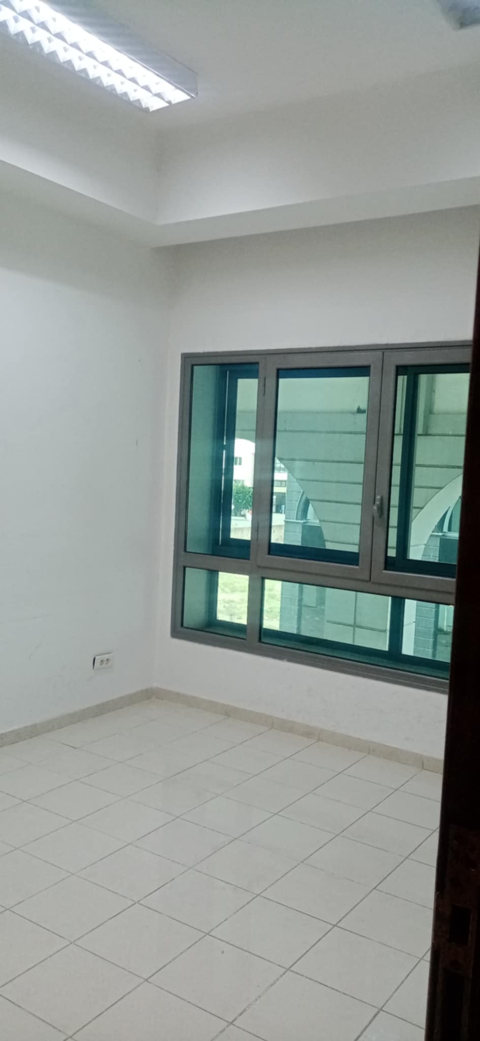 El Kram&nbsp;Le Kram Ouest&nbsp;Location&nbsp;Appart. 4 pi�ces&nbsp;Local a usage bureautique a lac