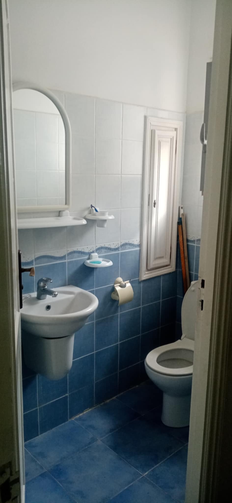 El Kram&nbsp;Le Kram Ouest&nbsp;Location&nbsp;Appart. 4 pi�ces&nbsp;Local a usage bureautique a lac