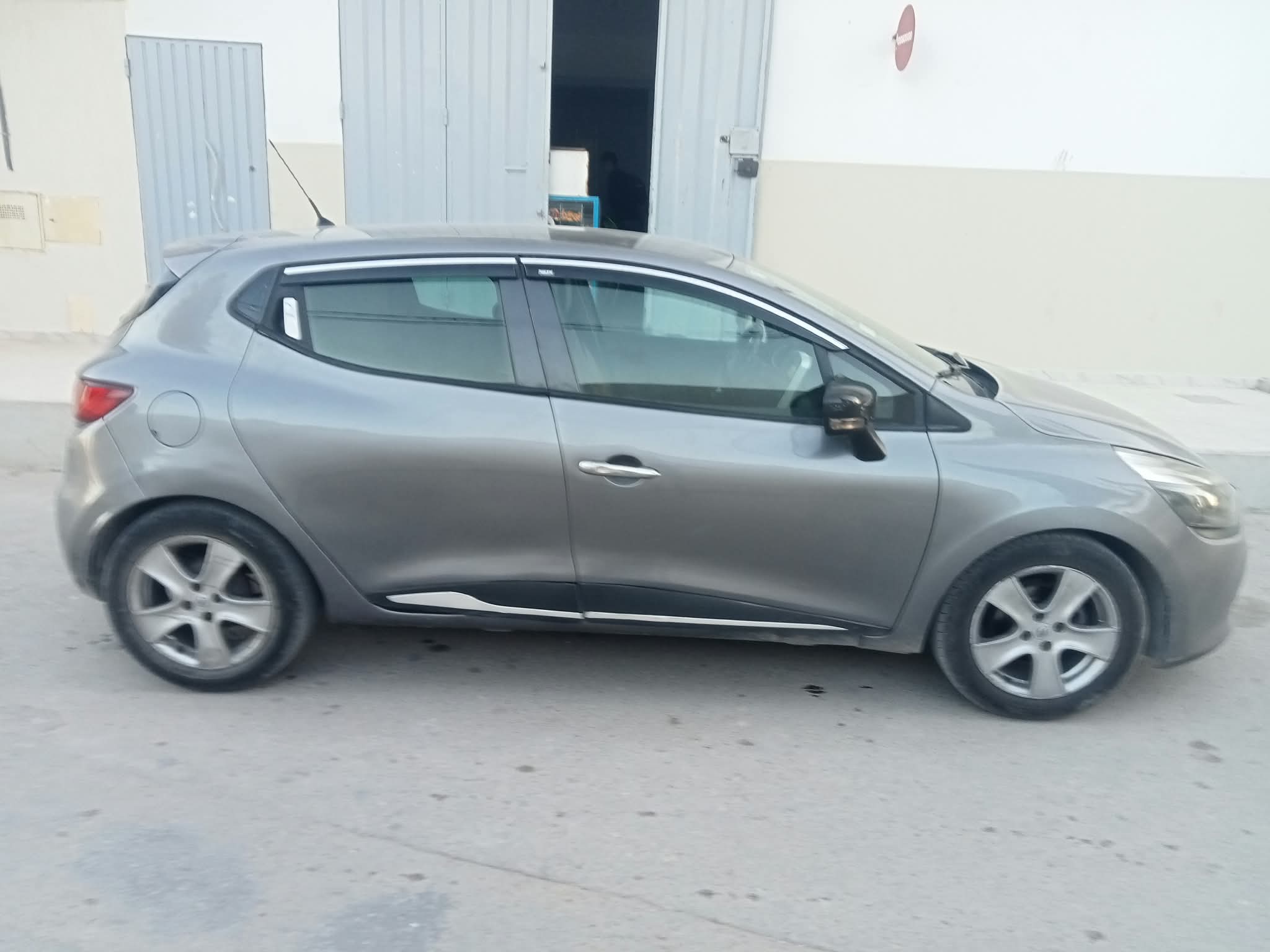 Sousse Riadh&nbsp;Zaouiet Sousse&nbsp;Renault&nbsp;Clio&nbsp;Clio 4 dynamique serie 212