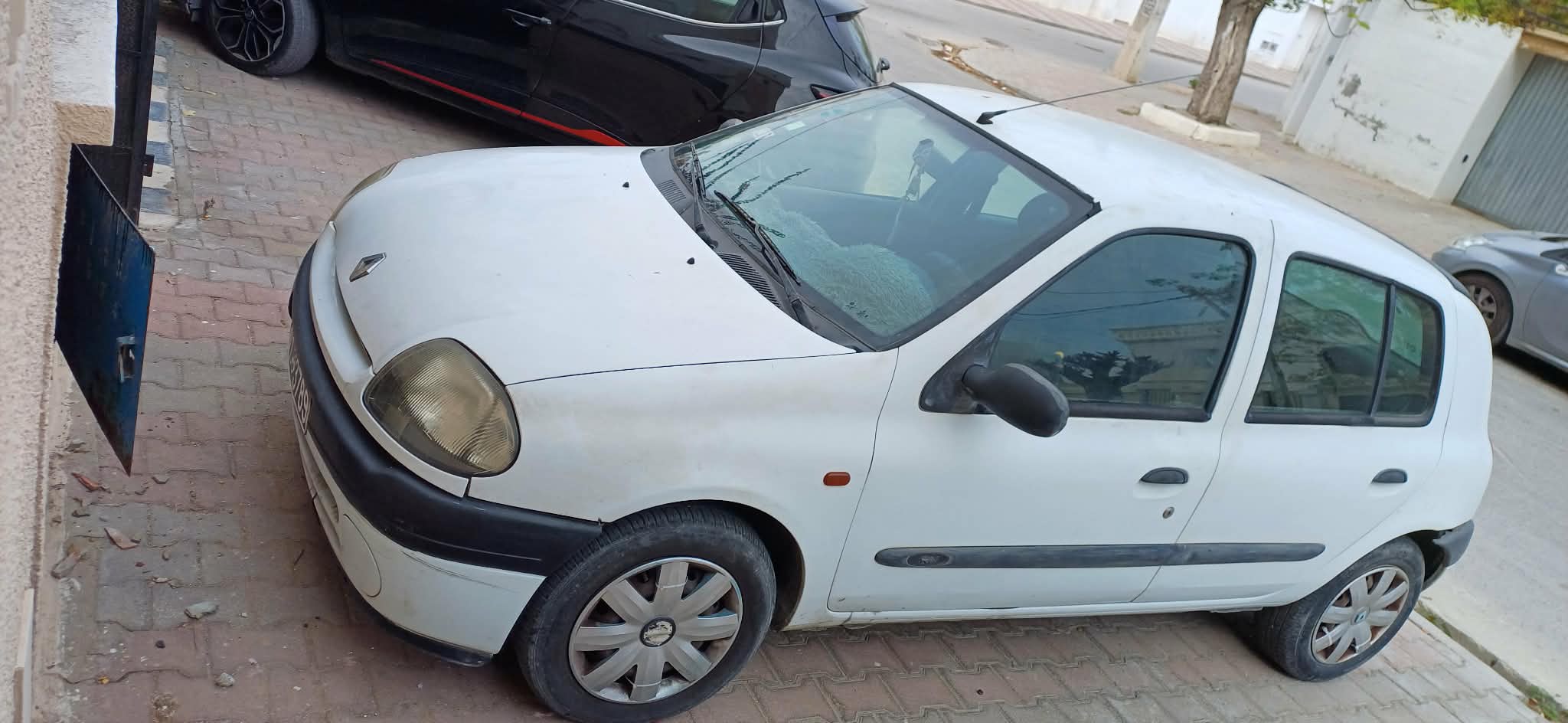Hammam Lif&nbsp;Hammam Lif&nbsp;Renault&nbsp;Clio&nbsp;A v clio bomb� 4 ch essence